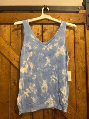 Tie-dye Boho lightweight knit tank size medium new with tag v neck